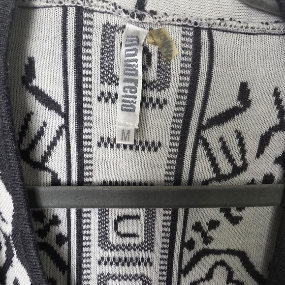 Mollo Rollo Chic Black and White Women's Poncho - Picture 6 of 7